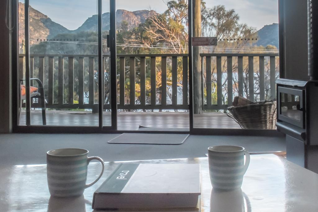 Cove Beach Apartment 2 Коулс Бей Екстериор снимка