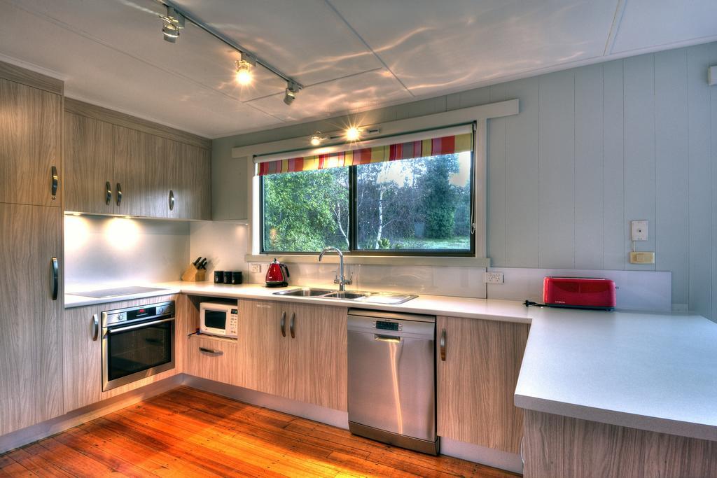 Cove Beach Apartment 2 Коулс Бей Екстериор снимка