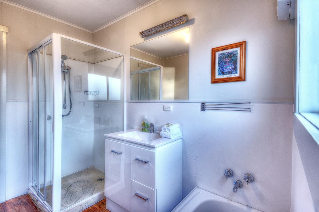 Cove Beach Apartment 2 Коулс Бей Екстериор снимка